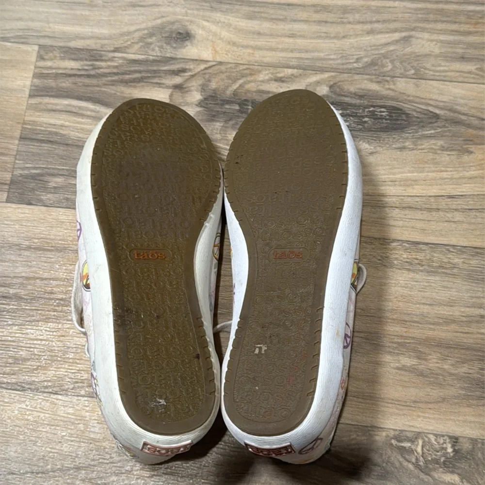Taos Women’s Peace Sign Hippie Groovy Sneakers Shoe Off-White & Multicolor Sz 6‎